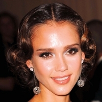 جيسيكا ألبا في ثماني إطلالات