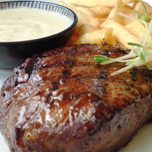 البروتينات النباتية والحيوانية