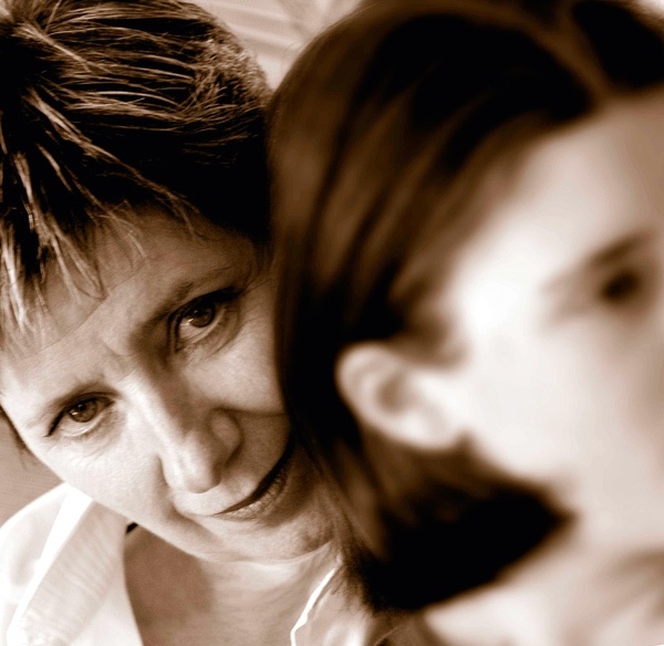 نفور الأقران ومعارضة الطفل أهله وتأثير تلفزيون الواقع