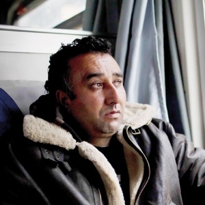 عندما يكون الأب الحاضر الغائب...