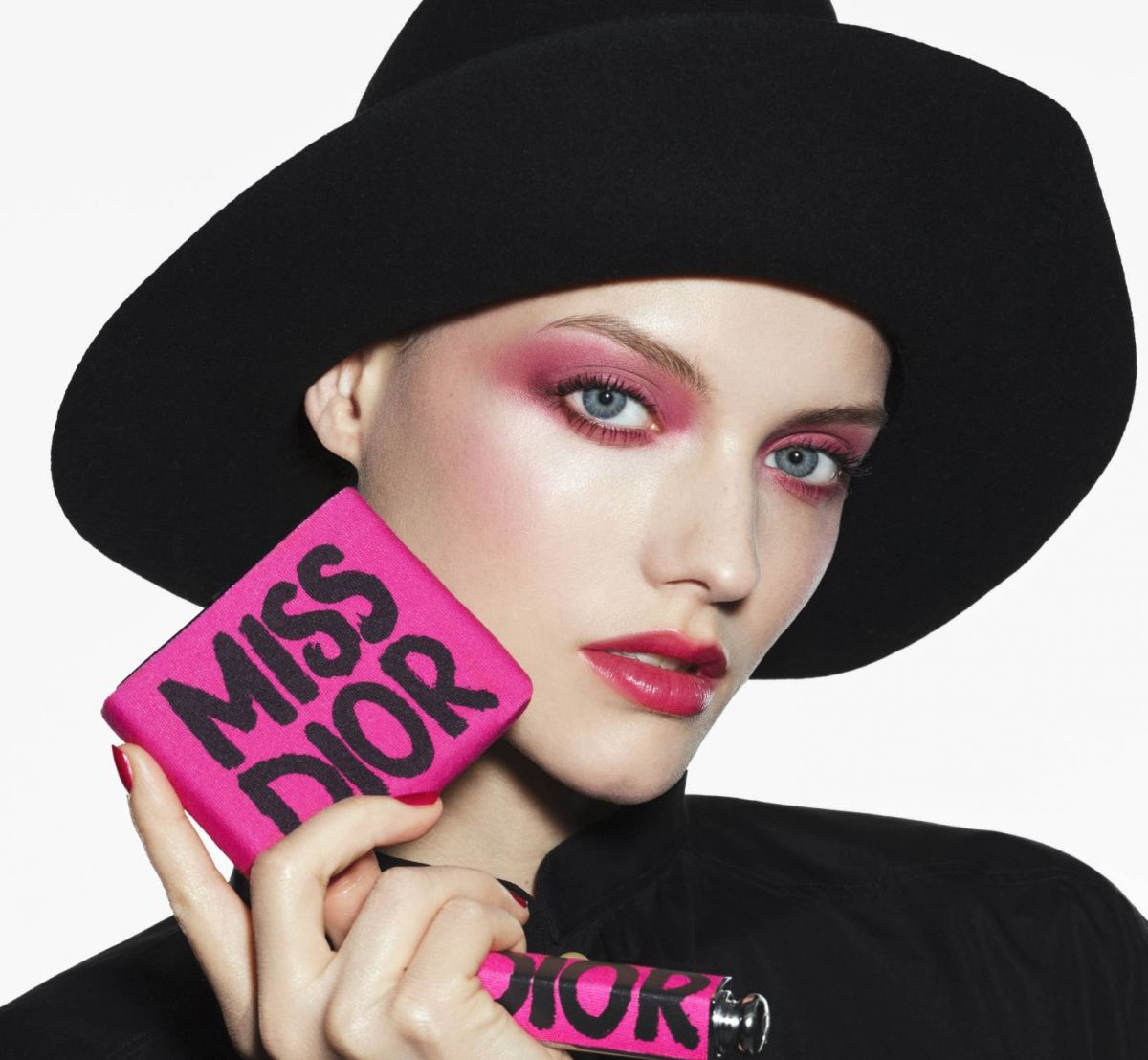 Miss Dior Fall 2025 تحتفل بالجمال والجرأة والحرّية