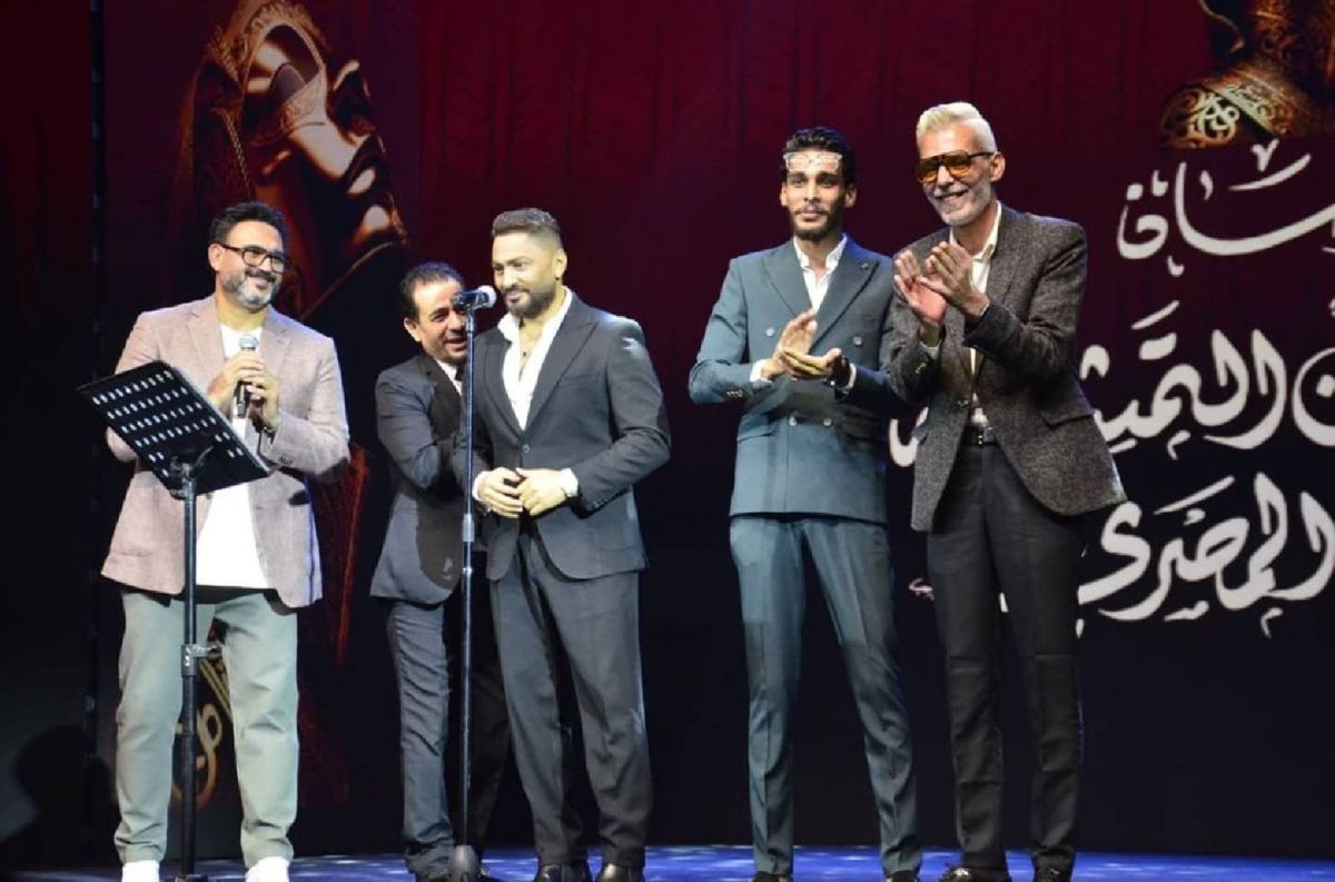 غناء تامر حسني وبكاء صبري عبد المنعم أبرز لقطات مهرجان 