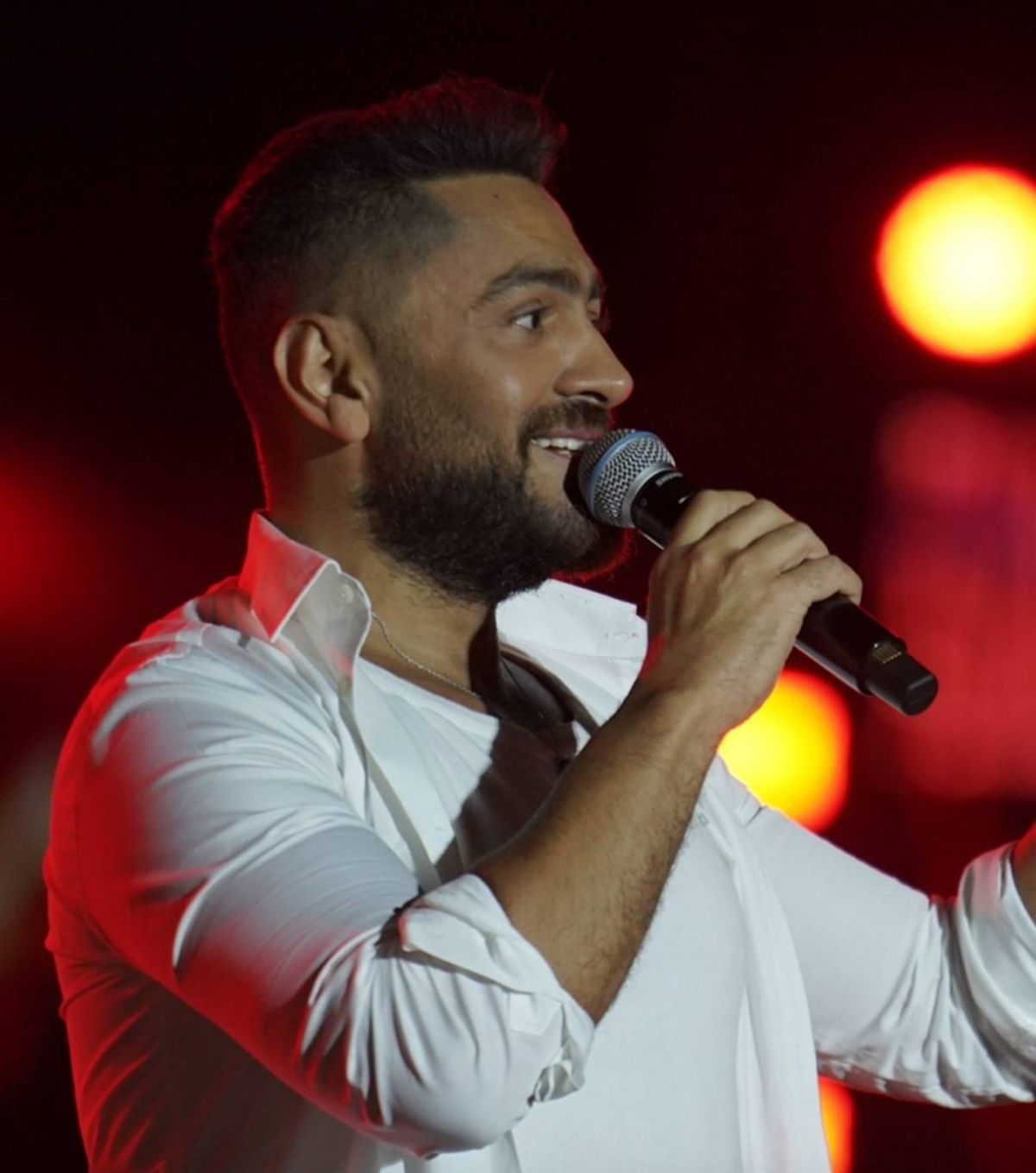 تامر حسني يختتم حفلات الصيف بحضور هيدي كرم ونورهان منصور (فيديو)