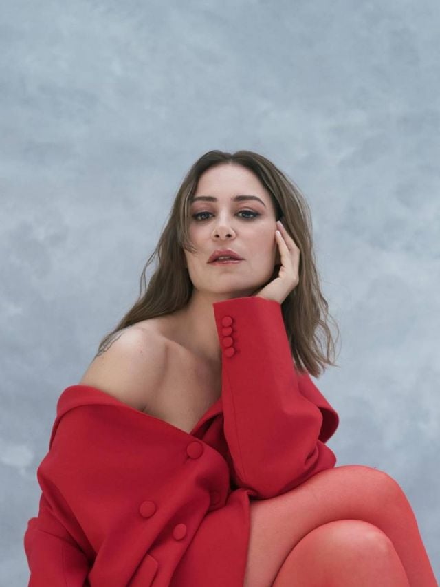 منة شلبي ترفض التعليق على أخبار ارتباطها عاطفياً (فيديو)