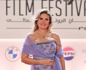 يسرا تكشف موقفها من إطلاق معرض "50 سنة فن" (فيديو)