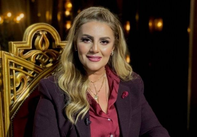 رانيا محمود ياسين توضح حقيقة ما تردّد عن اعتزالها الفن