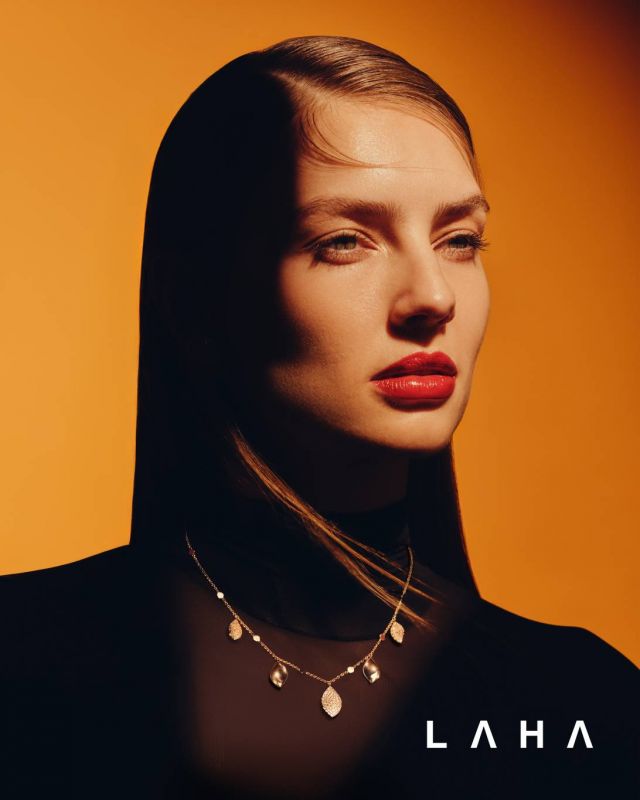 ● عقد من مجموعة Aleluia بمناسبة Ahmed Seddiqi 75th Anniversary Limited Edition Piece مصنوع من الذهب الوردي ومرصّع بألماس أبيض من Pasquale Bruni