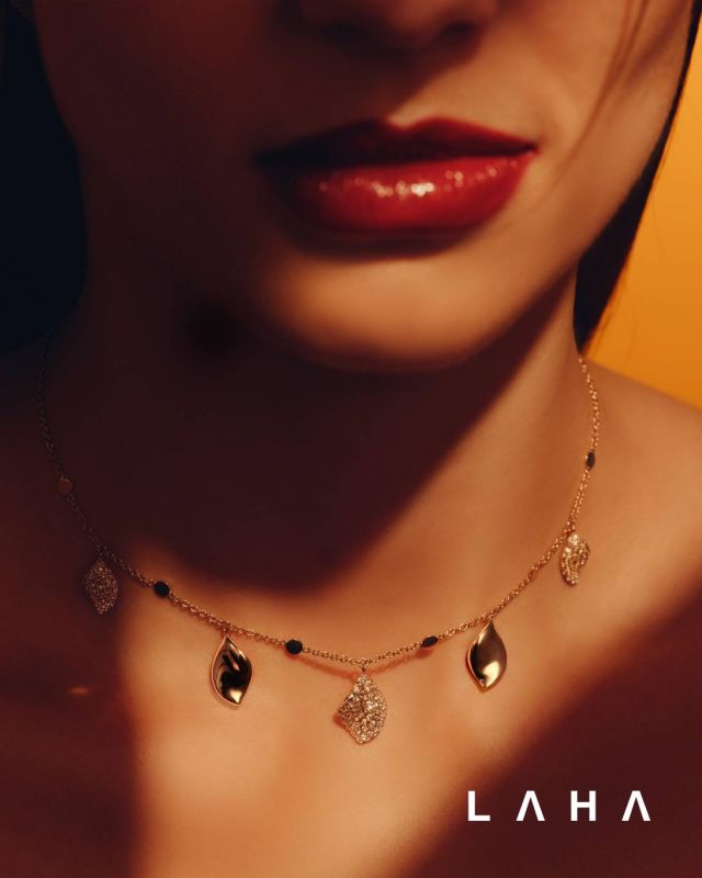 ● عقد من مجموعة Aleluia بمناسبة Ahmed Seddiqi 75th Anniversary Limited Edition Piece مصنوع من الذهب الوردي ومرصّع بألماس أبيض من Pasquale Bruni