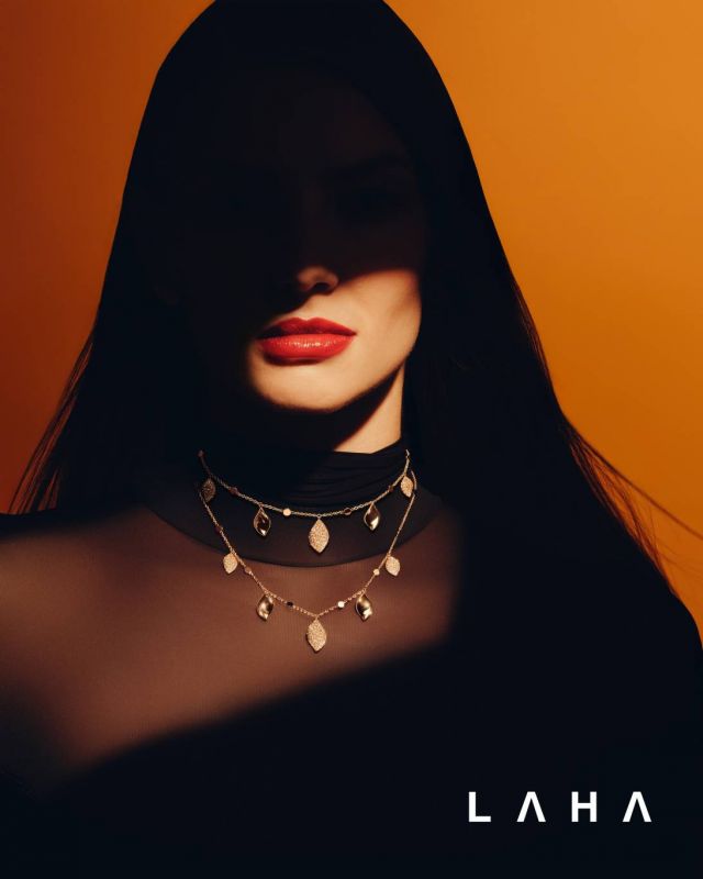 ● عقد من مجموعة Aleluia بمناسبة Ahmed Seddiqi 75th Anniversary Limited Edition Piece مصنوع من الذهب الوردي ومرصّع بألماس أبيض من Pasquale Bruni