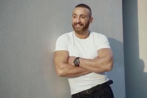 أحمد السقا بتعليقه الأول على دعمه الشباب في مسرحية "وهنا القاهرة"