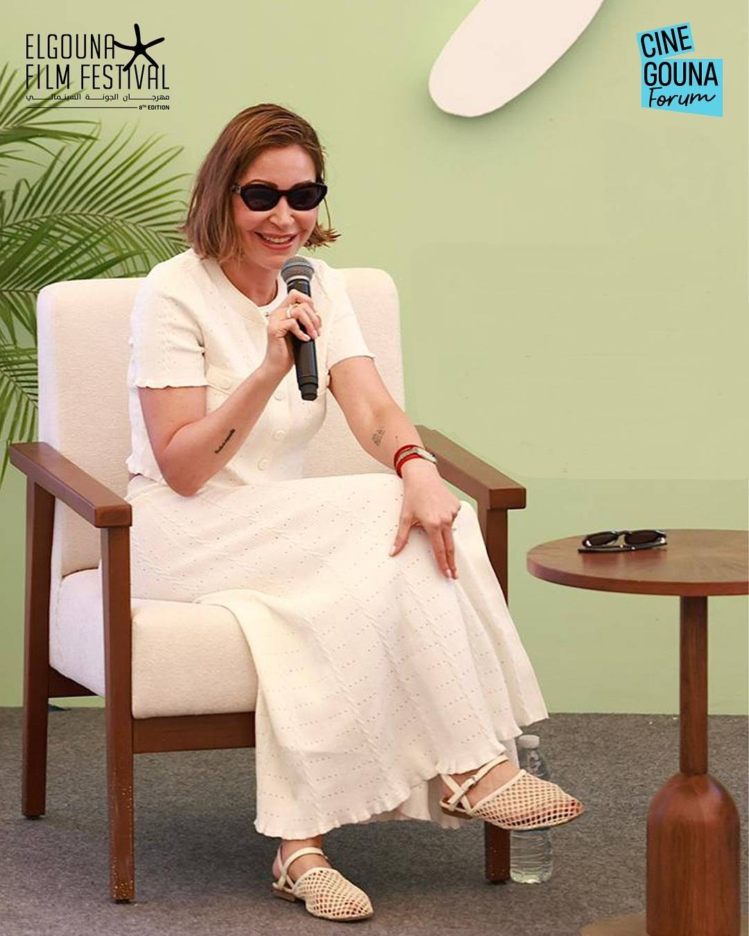 منة شلبي تكشف سبب إهداء تكريمها لوالدتها وتعلّق على الموقف المحرج (صور)