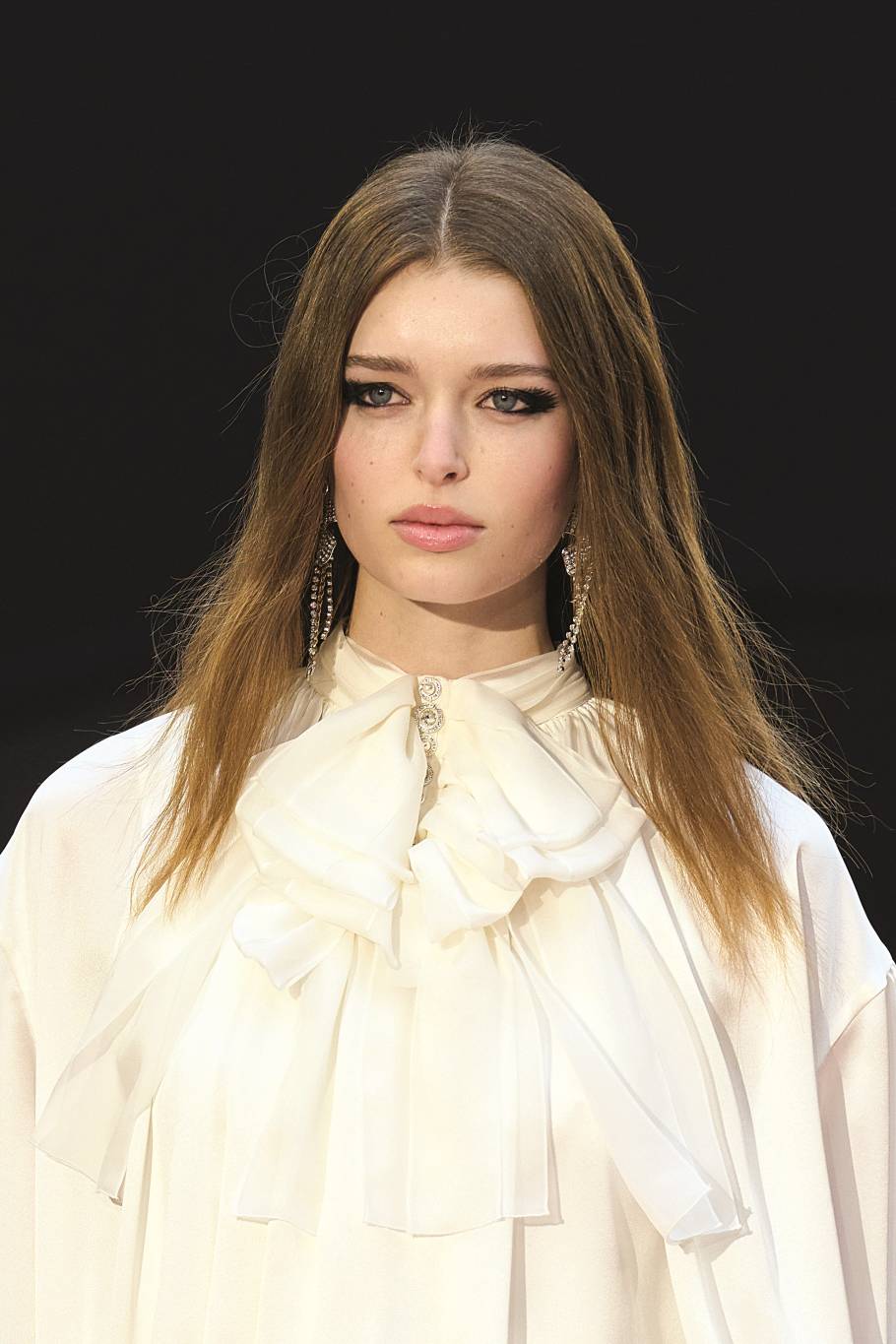 درجات ألوان الـ Terracotta والـ Rust تتصدّر مشهد أحمر الخدود هذا الموسم