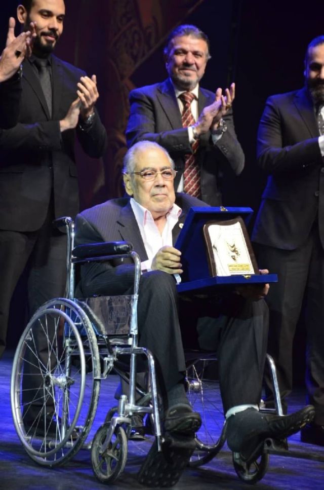 صبري عبد المنعم على كرسي متحرك