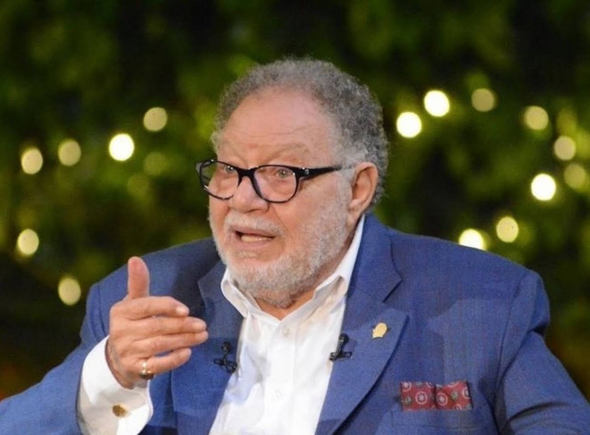 نجل يحيى الفخراني يطمئن الجمهور على والده ويكشف سبب غيابه عن تكريمه