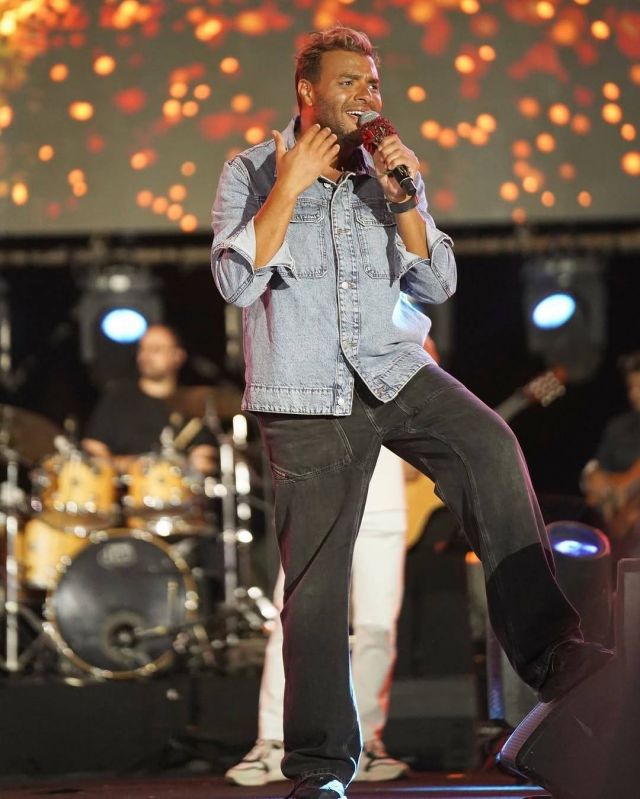 رامي صبري يثير الجدل برسالة لشخص مجهول