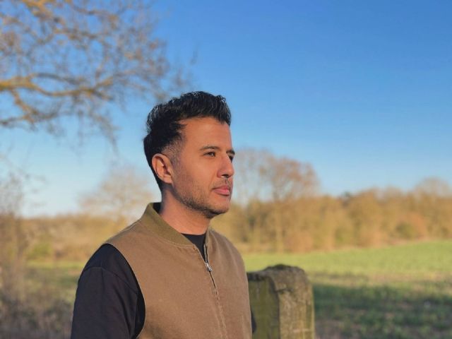 حمزة نمرة يتحدث عن والديه وطفولته وزيارته لمعالج نفساني (فيديو)