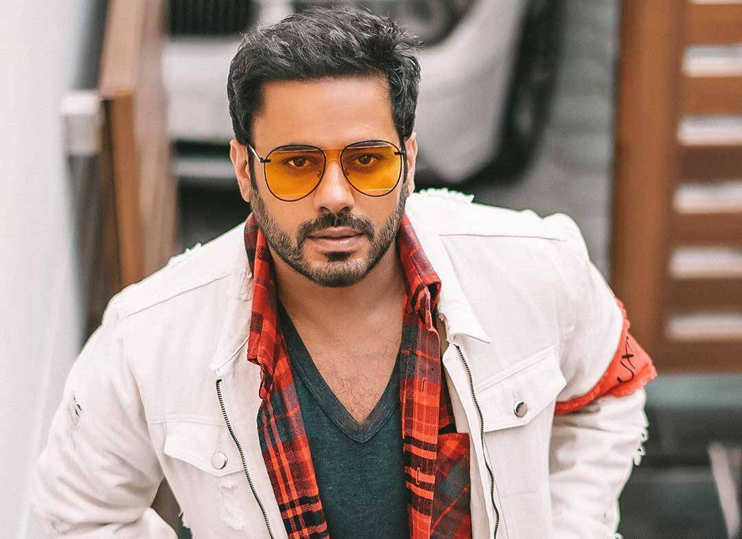 عبدالله بوشهري يخضع لجراحة خطيرة... المعدة صعدت باتجاه القلب!