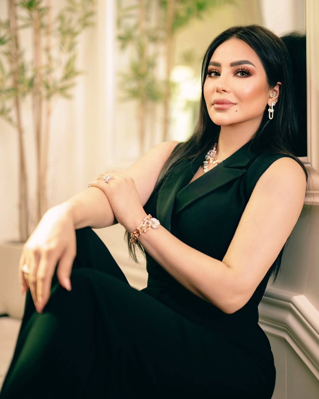 لجين عمران تتألق بمجوهرات فخمة من Tiffany & Co