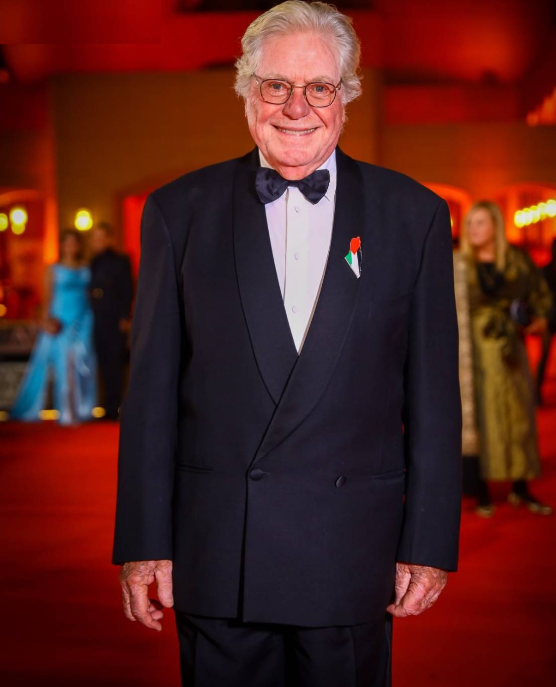 حسين فهمي يكشف حقيقة التنافس بين مهرجاني 