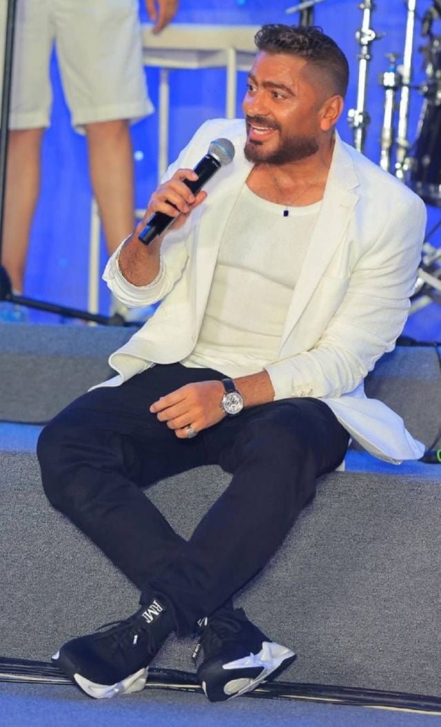 تامر حسني يغنّي لمحمد عبد الوهاب ويكشف مفاجأة (فيديو)