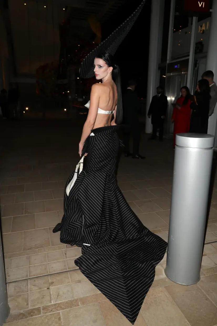 جوليا فوكس تواصل أسلوب 