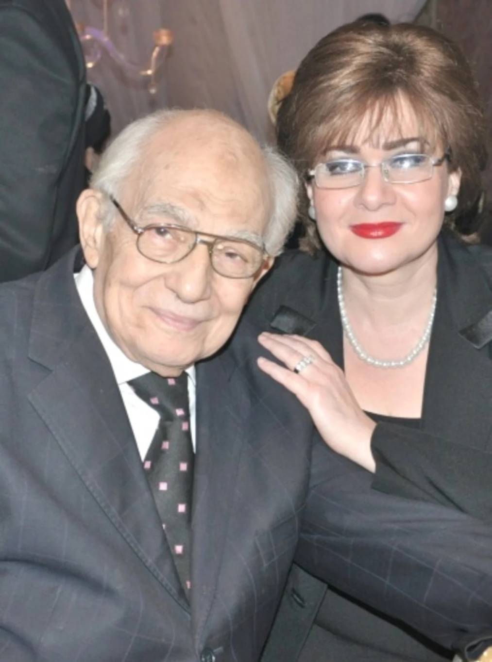 ابنة رشوان توفيق تكشف حقيقة لجوئهم الى القضاء بعد شائعات وفاة والدها