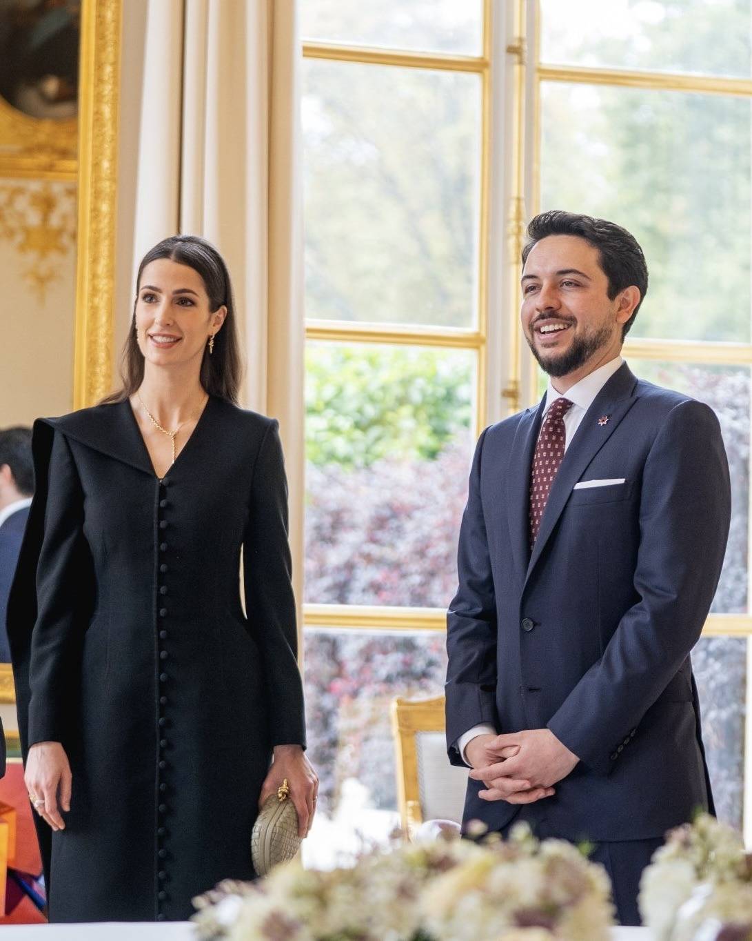 الأميرة رجوة بإطلالة ملكية في باريس: فخامة وأناقة كلاسيكية تخطف الأنظار