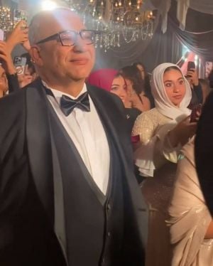 أحمد سعد ويسرا ومصطفى قمر يشعلون حفل زفاف نجل بيومي فؤاد (فيديو وصور)