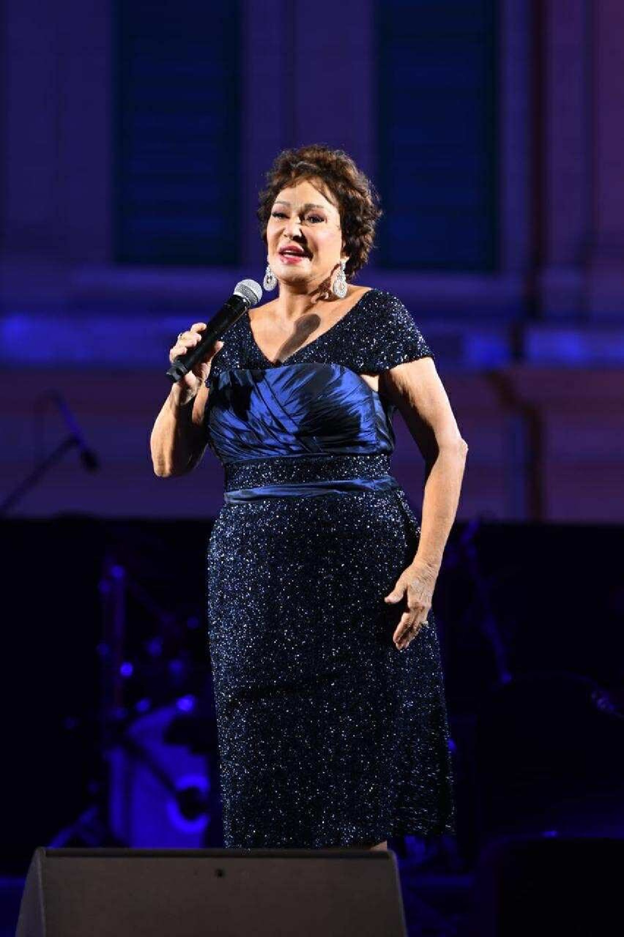 لبلبة تقدم اغنية في حفل آمال ماهر