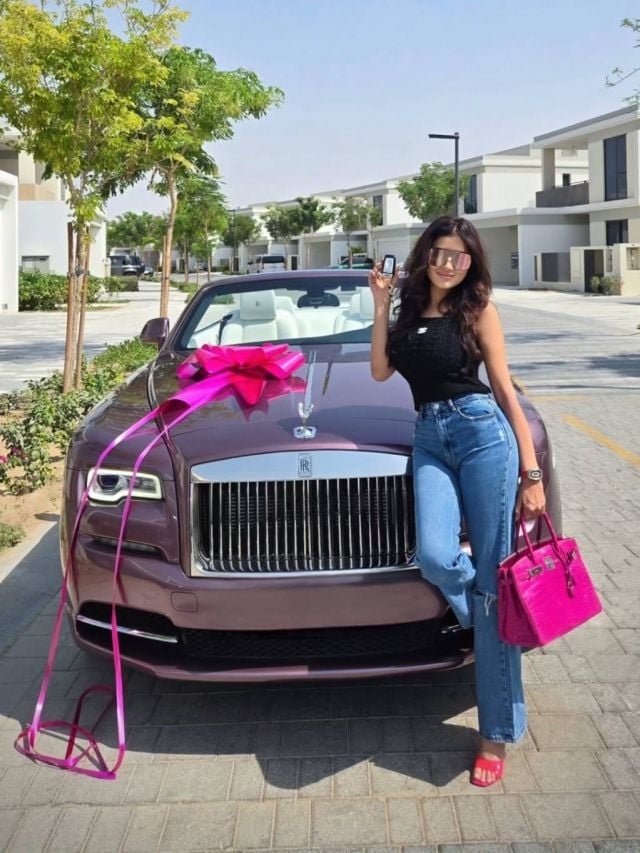 مي عمر مع هدية زوجها