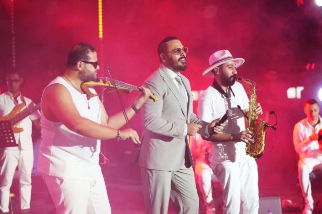 رامي عياش مع فرقته