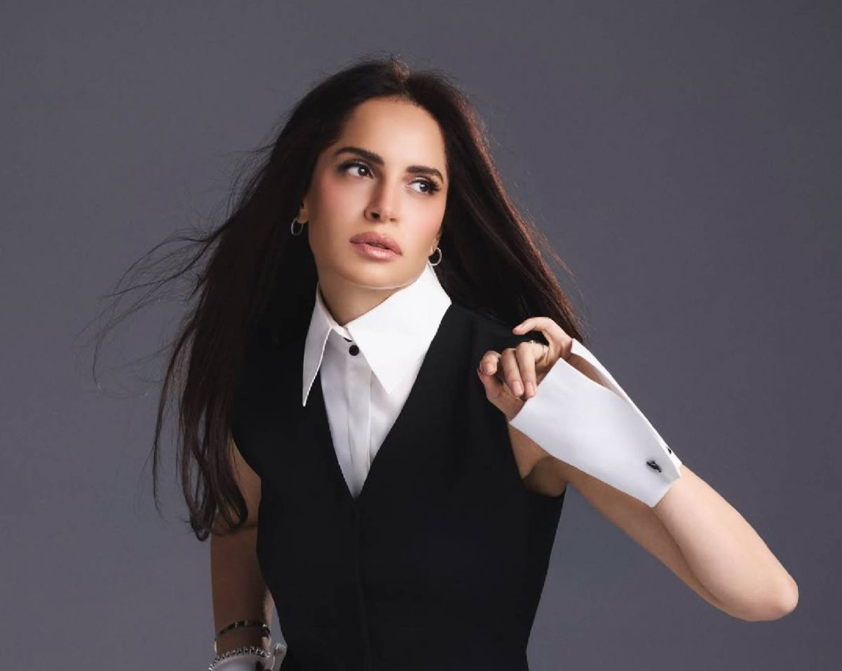 آمال ماهر تفتتح 