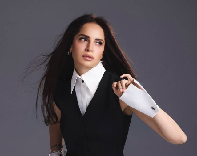 آمال ماهر تفتتح 