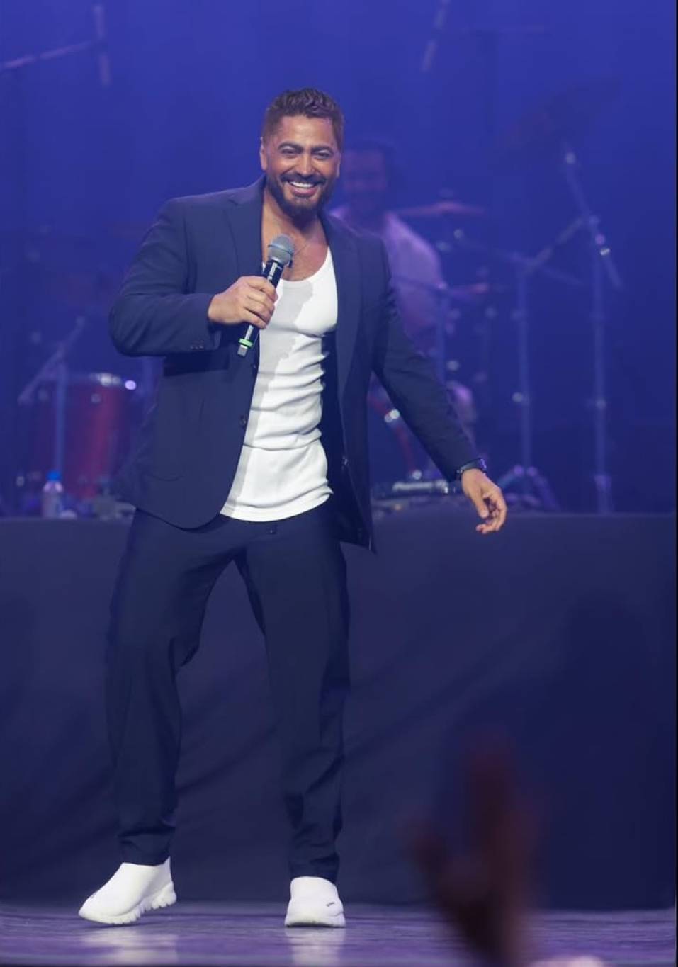 تامر حسني يعلّق على أغنيته في 