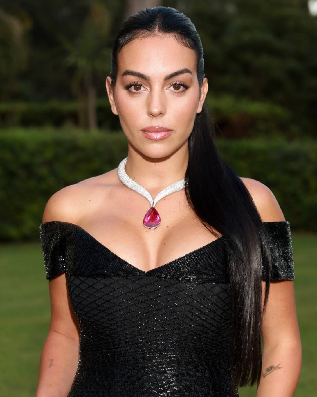 نجمات يخترن هذا العقد الساحر من مجوهرات Chopard