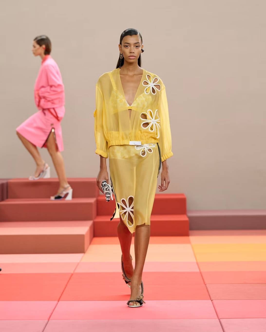 خمسة توجهات لا غنى عنها ظهرت خلال أسبوع الموضة في ميلانو 2025