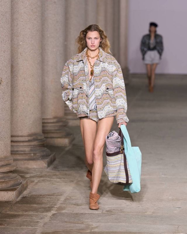 عرض مجموعة ربيع وصيف 2026 من 