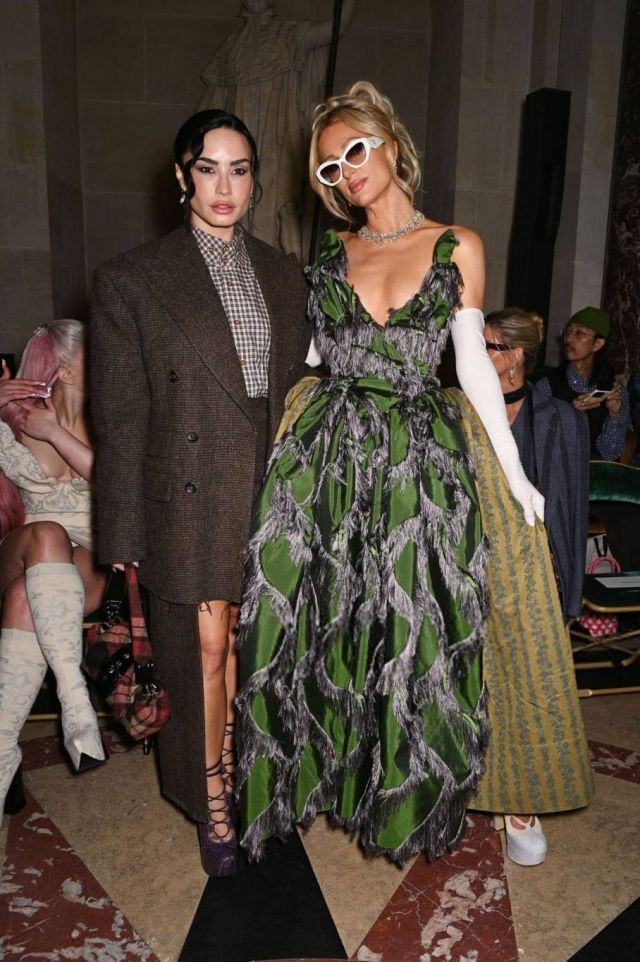 باريس هيلتون وديمي لوفاتو 