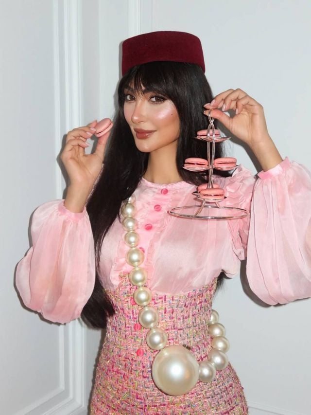 نور الغندور: أنوثة وردية بلمسة درامية

