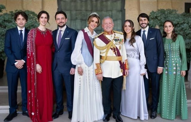 ولي العهد الأردني يحتفل بميلاد شقيقتيه إيمان وسلمى