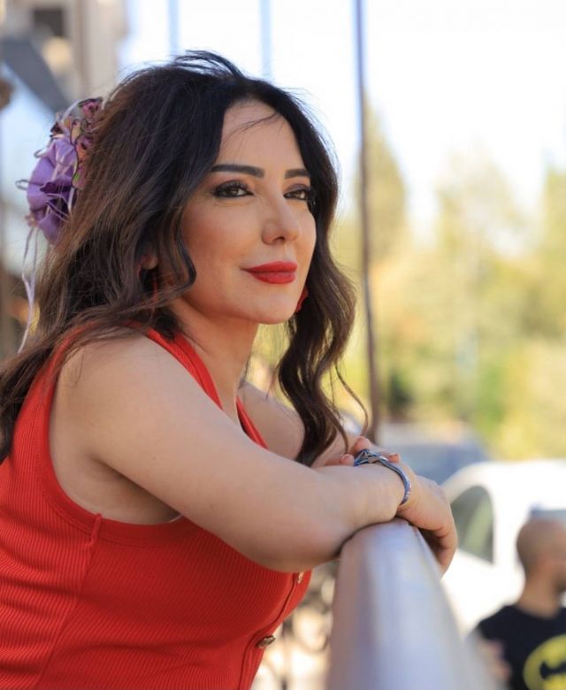 أمل عرفة تدافع عن ابنتها وتكشف بالوثائق الابتزاز الذي تعرّضت له 