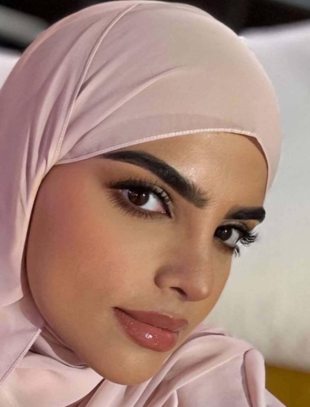 زوج سارة الودعاني يعلن بصور عن استقبالهما مولودهما الخامس