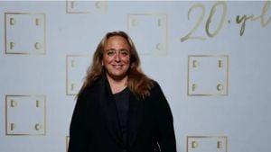 أول ظهور لمديرة أعمال نجوم تركيا عائشة باريم بعد خروجها من السجن (فيديو)