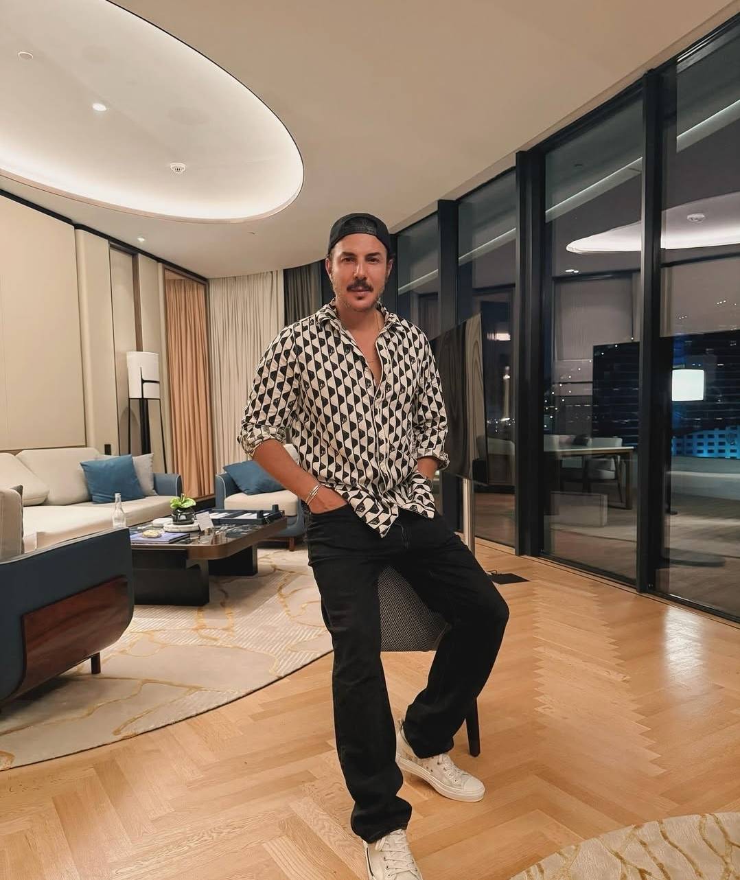 باسل خياط يقلق محبيه خلال حفل تكريمه