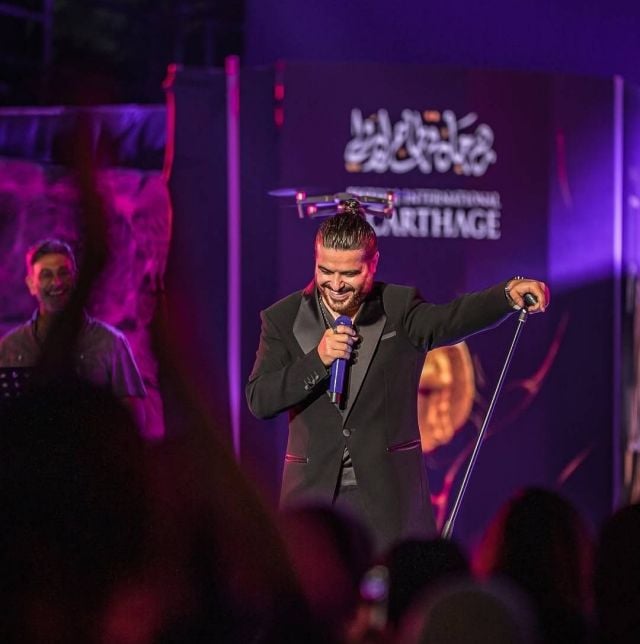 ناصيف زيتون يقص شعره الطويل ويغيّر شكله بالكامل (فيديو)