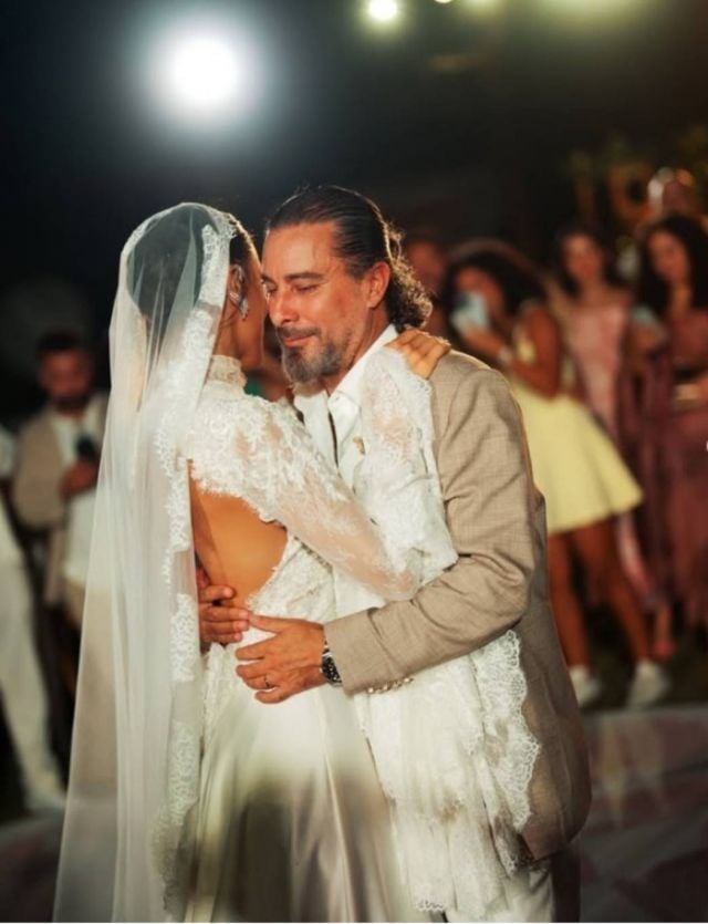 هادي الباجوري يعلن زواجه من بطلة 