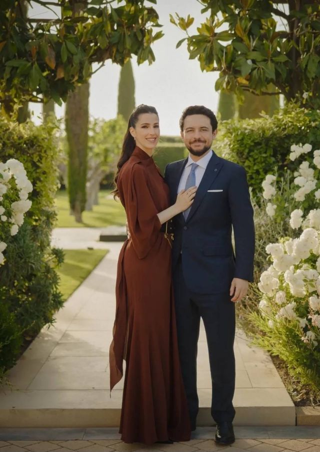 الأميرة رجوة بإطلالة كلاسيكية أنيقة في لندن