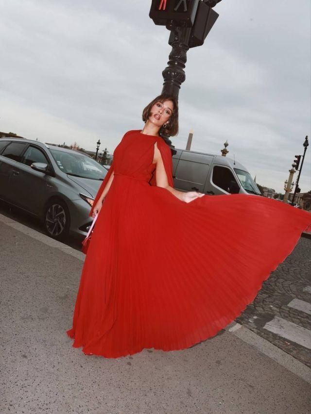 بلقيس تتوهّج بالأحمر في باريس