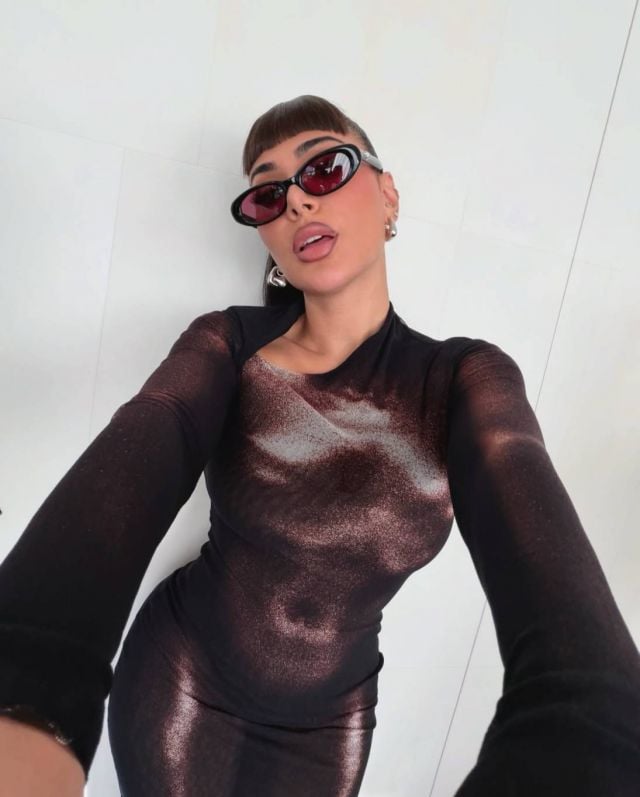 هدى بيوتي تتألق في باريس بإطلالة مموهة من جان بول غوتييه