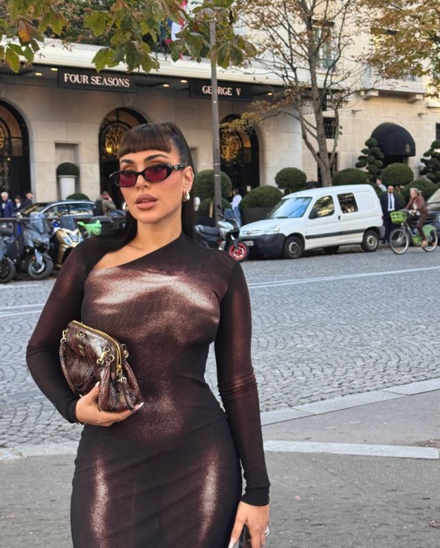 هدى بيوتي تتألق في باريس بإطلالة مموهة من جان بول غوتييه